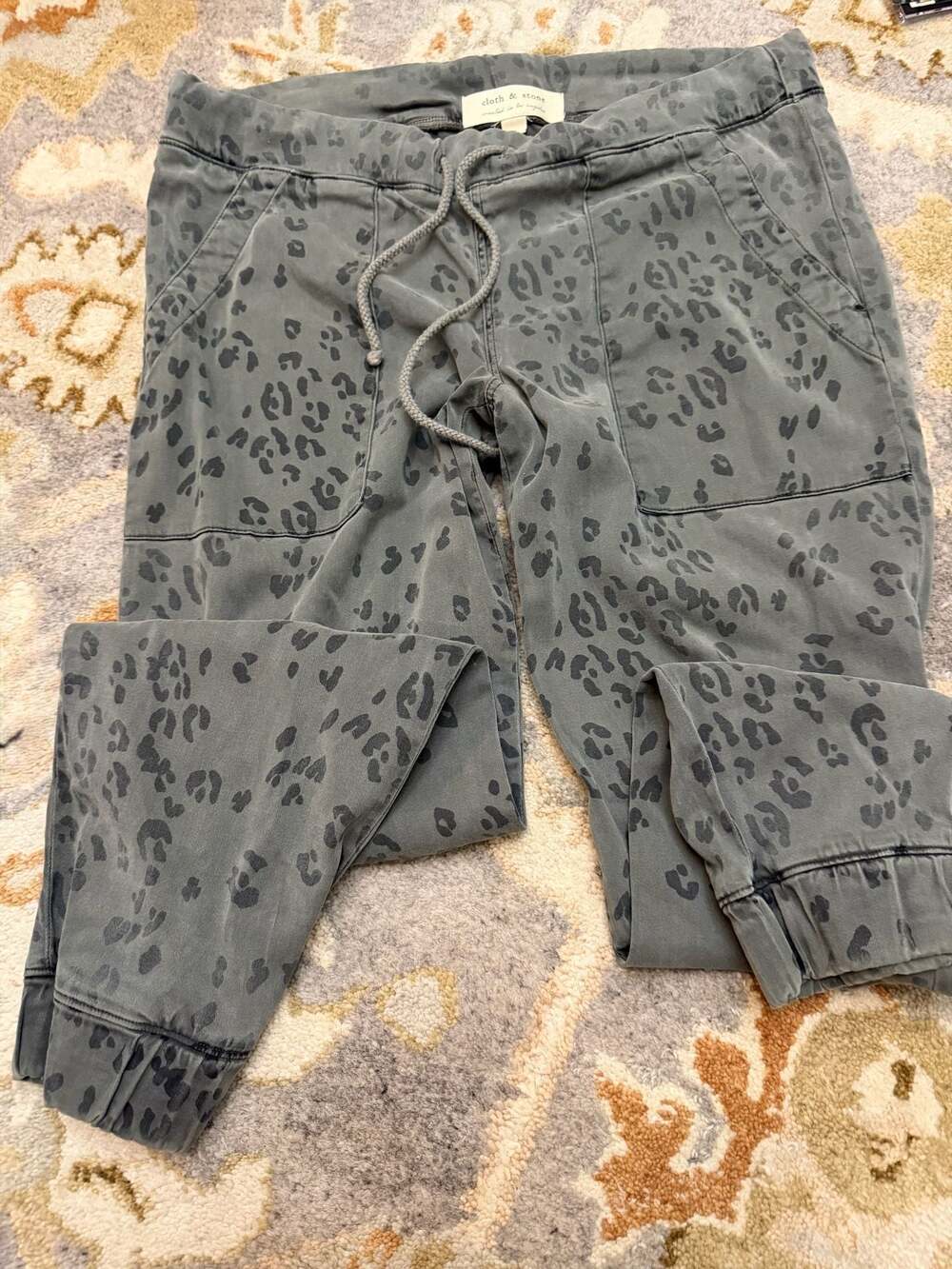 Cloth & Stone Green Leopard Print Drawstring Joggers